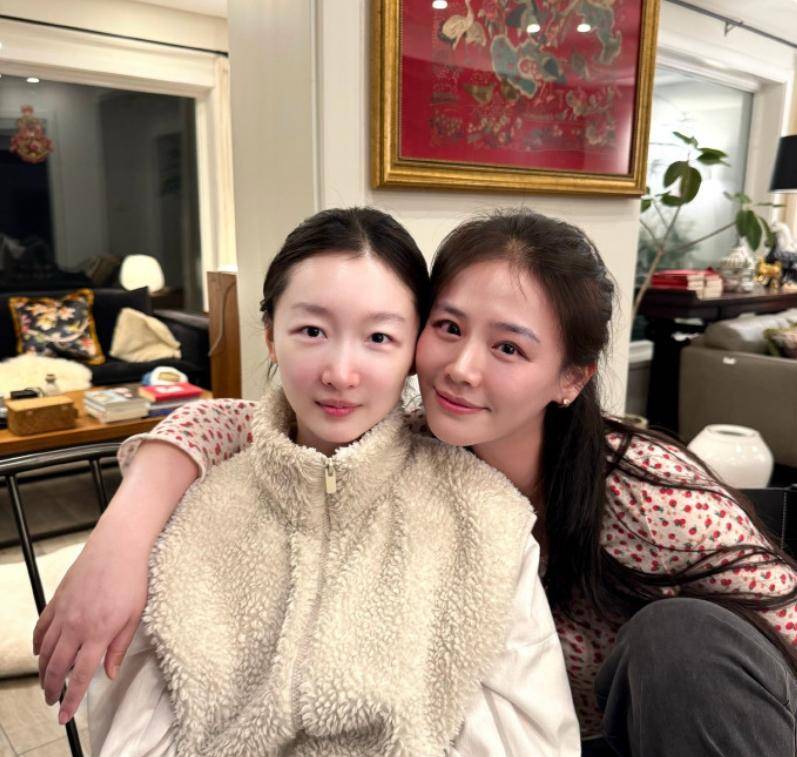 周冬雨马思纯：十年坚守，友谊长存