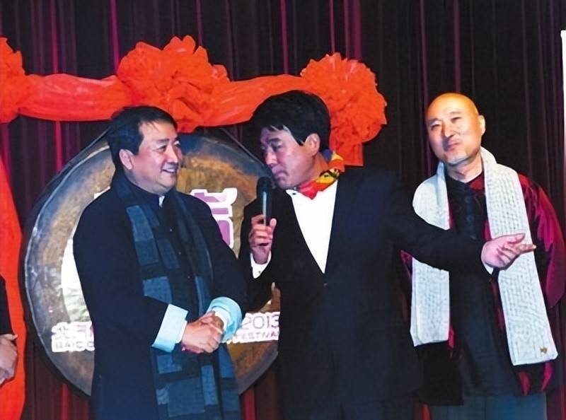 陈佩斯携妻子与朱时茂聚会高档会所喝5块汽水殷秀梅也来了(图9)