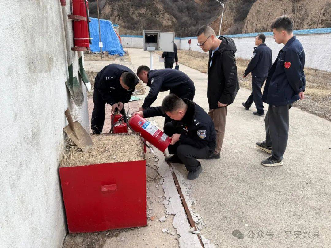 兴县公安局开展安全检查工作