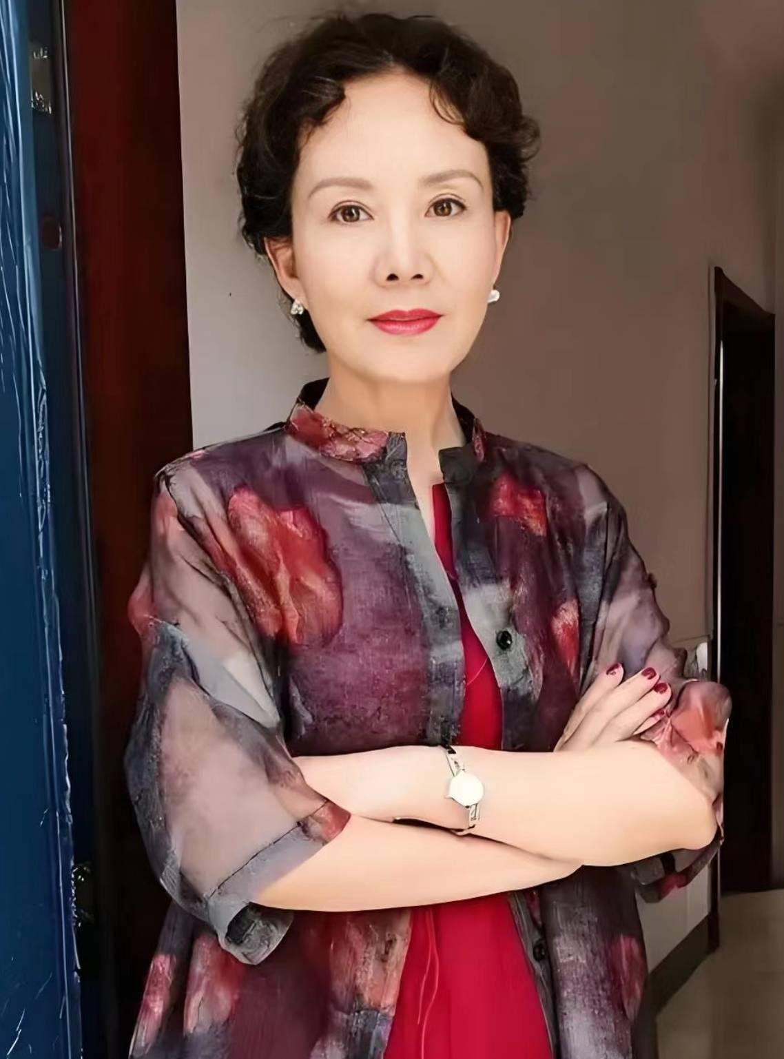 噩耗！国家一级演员高英病逝，晚年生活照曝光身形暴瘦，享年69岁