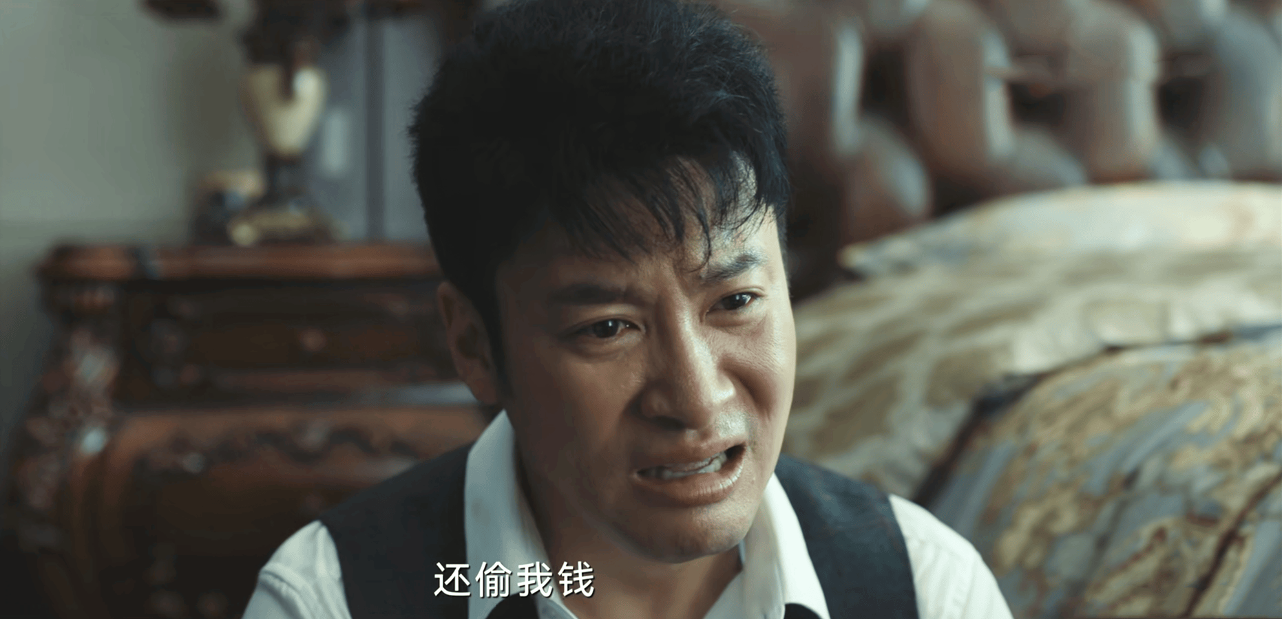 《黄雀》佛爷设局电死阿兰，让四眼接替，却不知，财神一招灭了他