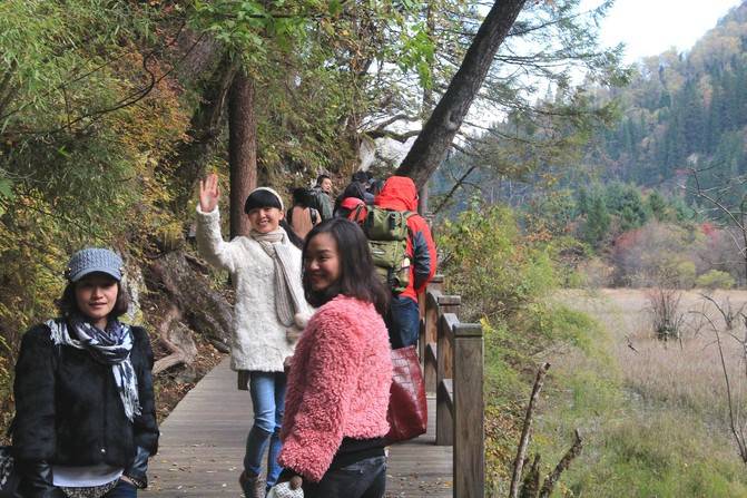 四川九寨沟五日游旅行团价格，成都到九寨沟旅游团多少钱，最新报价看完避坑更省钱