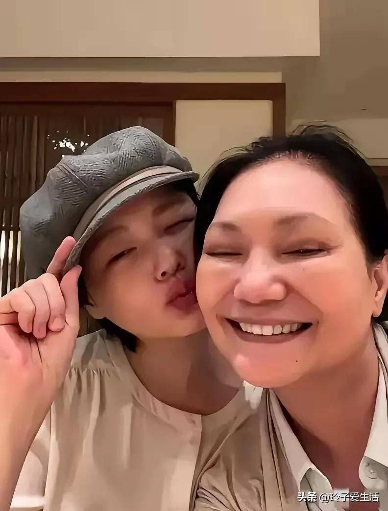 麻六记再开分店，筱梅亮相。s妈再掀舆论战，汪小菲绝地反击！