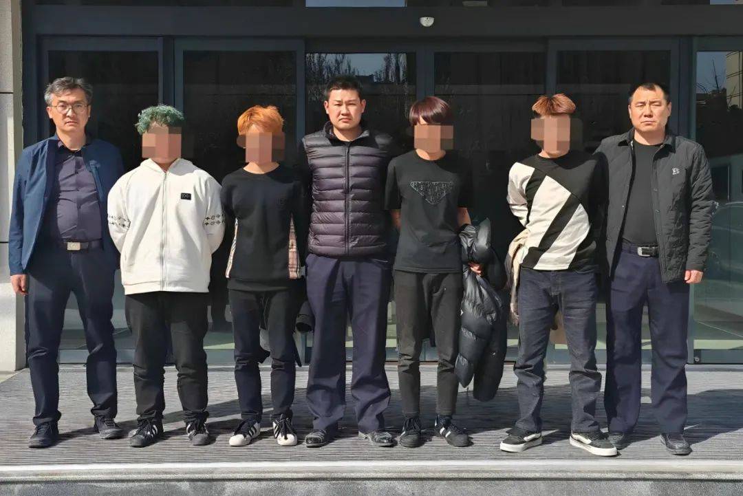 连看20多小时监控录像终于锁定拉车门盗窃的4人！事发渭南大荔