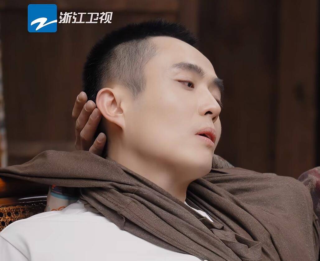 丨2025年4月26日（168亿中国好老乡大力相帮房地产血本“营救”文娱家当）大瓜！林允再被曝产子baby月嫂晒与她关影粉丝辟谣事主回应及文娱晚报AI快递：今日热门一览  第2张