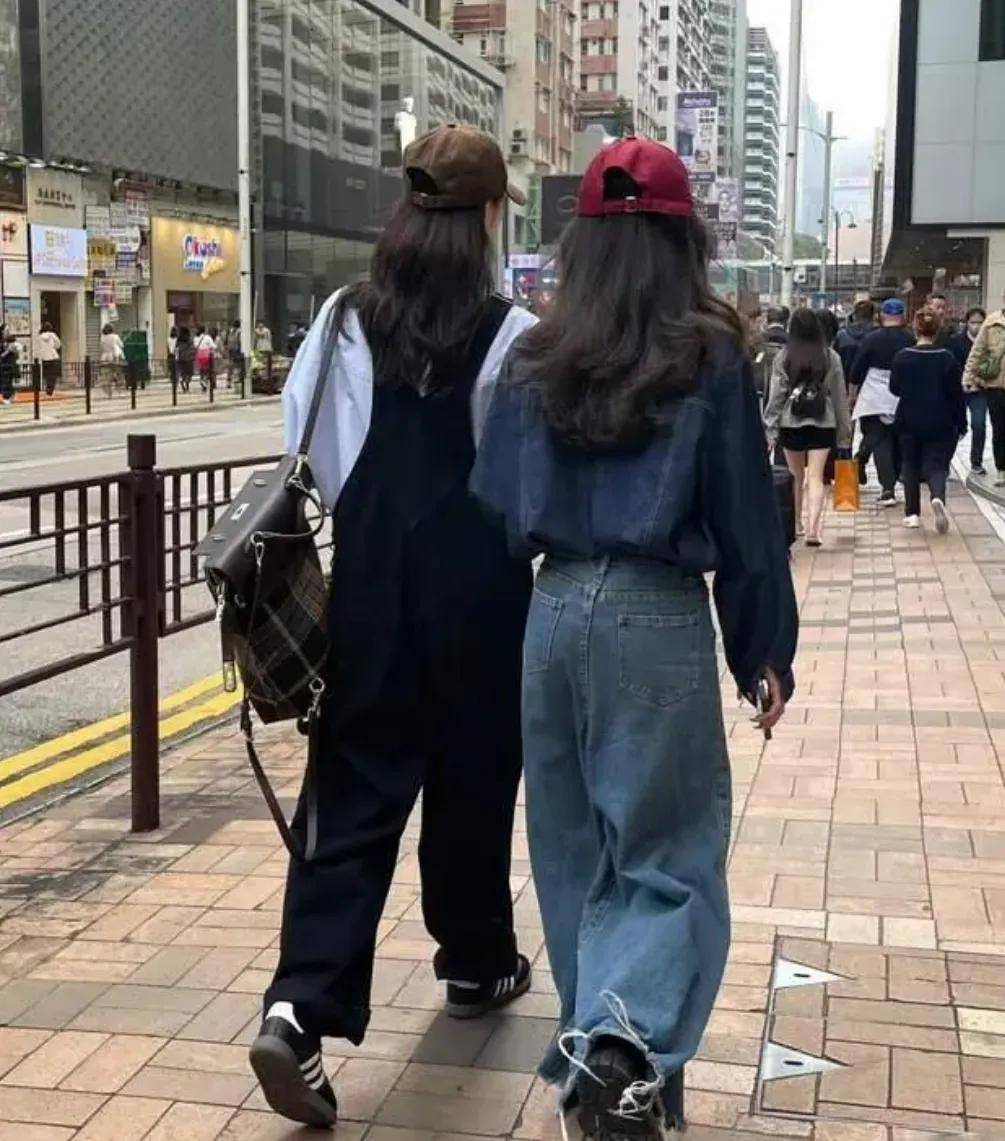 去了香港才发现满街都是“裙不上膝鞋不带跟”却个个洋气又时髦(图3)