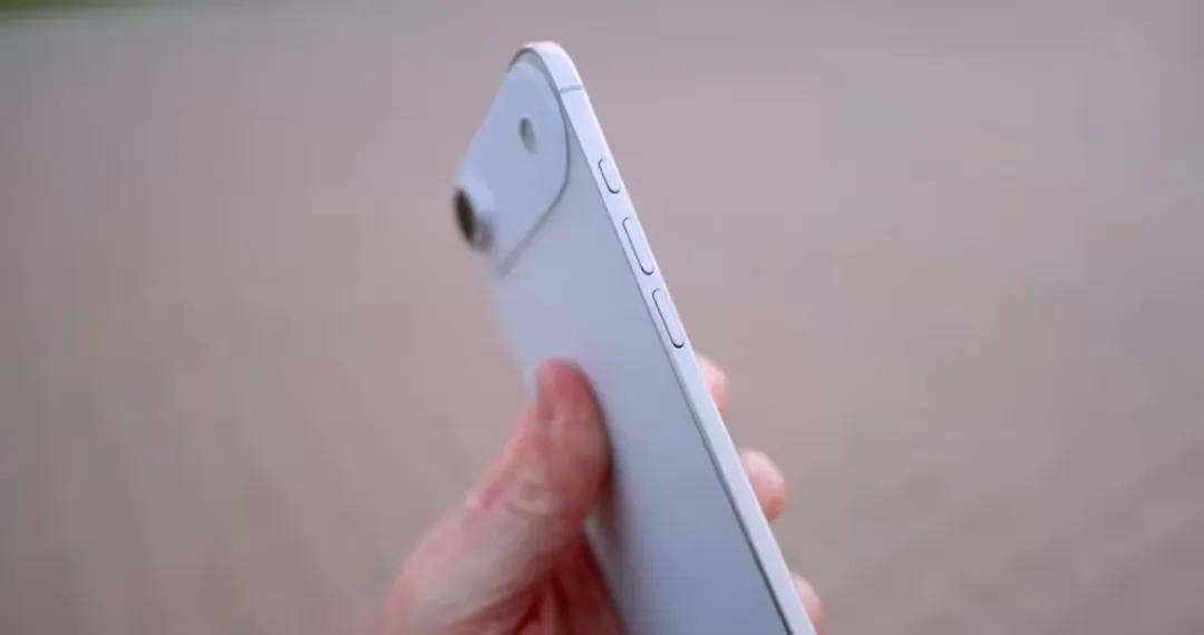 原创             iPhone 17 新机模曝光，终于换外观了