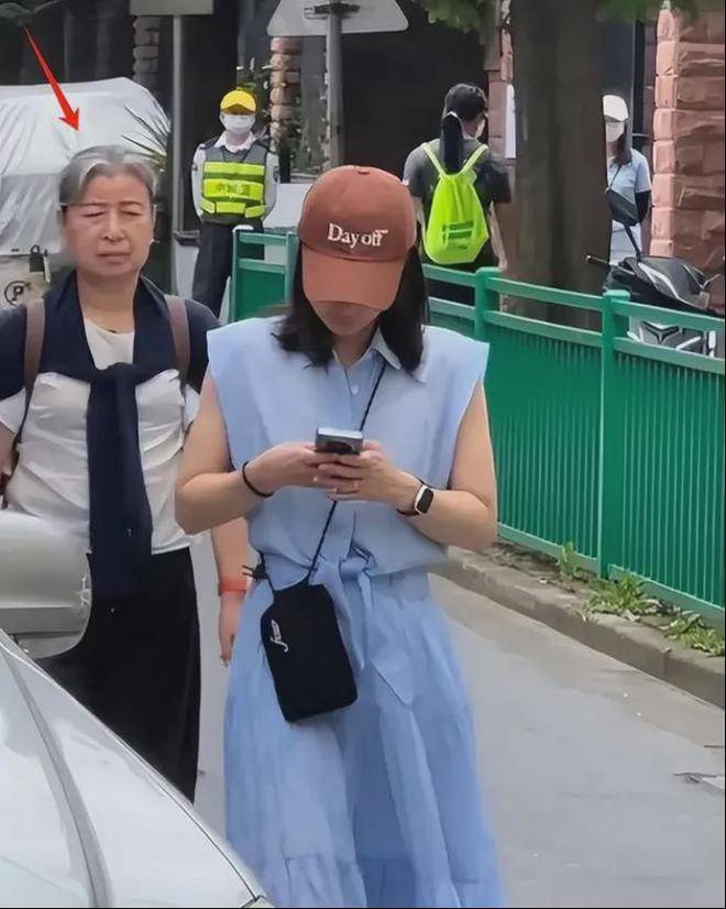 原创范玉梅：郭晶晶“背后的女人”，帮带大3个娃，她比金牌更珍贵！