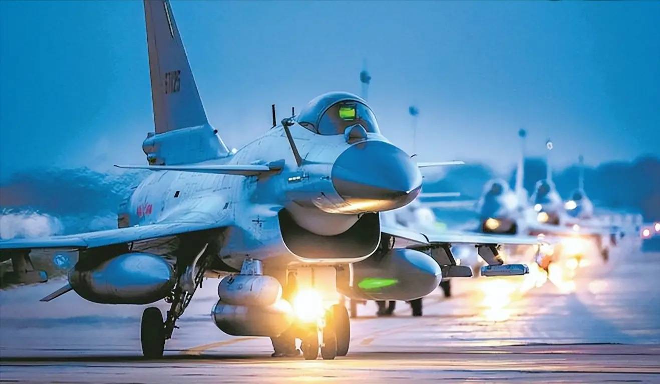 运20歼10空战型飞越金字塔，战略空军形成，借道贝鲁特是严肃警告​​