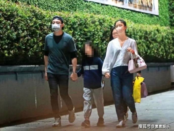 林心如霍建华带女儿出门，霍建华变成“女儿控”，8岁小海豚可爱