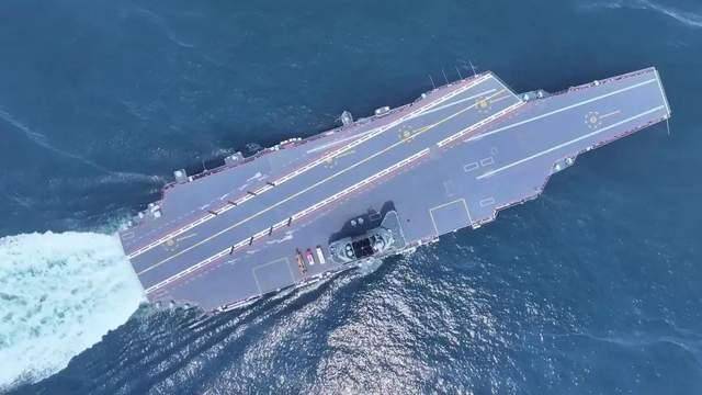 官方暗示十分明显，福建舰最新照流出，甲板上的变化出人意料