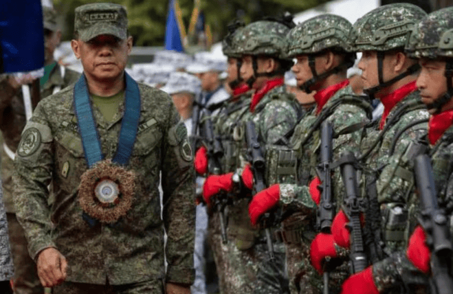 菲兵分两路，拦截中国船只，没等解放军出手，菲军舰突然沉没！