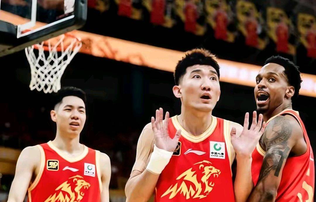 原创             坏消息！CBA朱俊龙脚伤加重，在医院治疗，媒体人：要休息1-2场