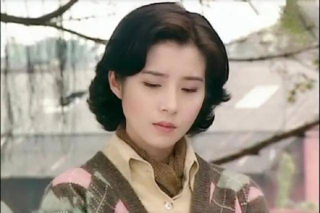 岳翎38岁事业巅峰退圈，选择与小男友定居国外，琼瑶女郎的勇敢抉择