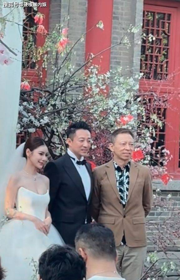 汪小菲大婚全过程曝光，众人都笑仅一人落泪，对比大S婚礼太相似