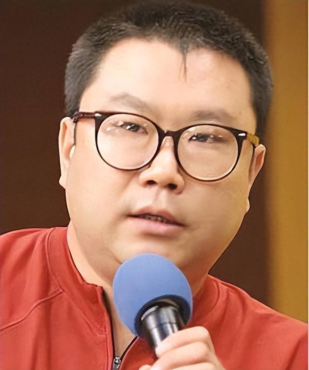尹相杰现状：靠接商演生活，身形消瘦判若两人，和小妻子很恩爱