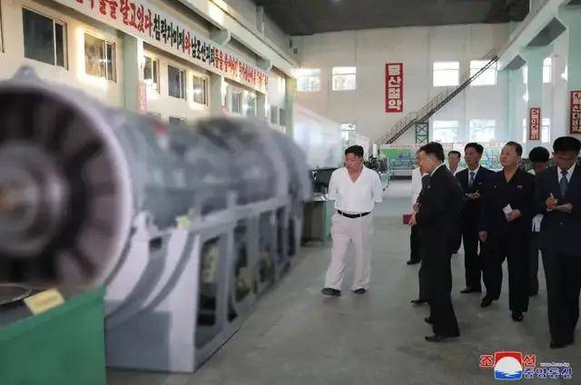 金正恩:12天内扶正驱逐舰!这个“翻车”姿势不找中国帮忙能行? 金正恩:12天内扶正驱逐舰!这个“翻车”姿势不找中国帮忙能行?
