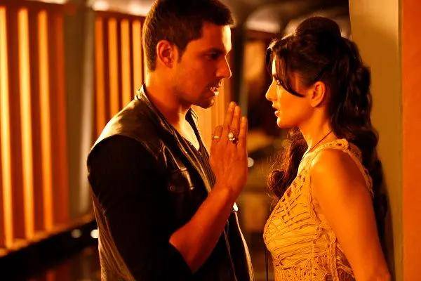 印度大尺度影片，《欲体焚情》：欲望交织的致命任务，爱与恨的艰难抉择