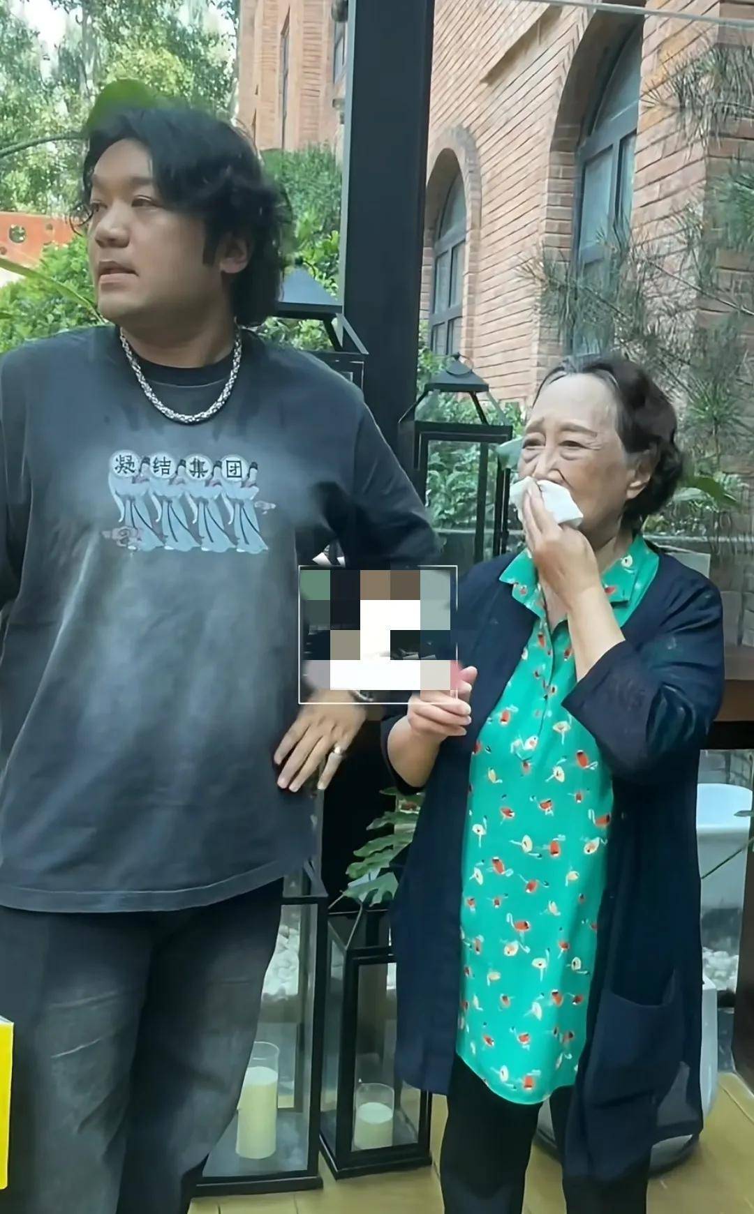 《家有儿女》尤浩然似已当爸，与高亚麟 孙桂田重聚，黑又胖还秃顶