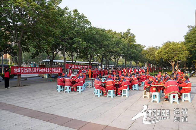简单早餐运城：“爱心早餐”温暖“城市美容师”用实际行动点亮城市温度
