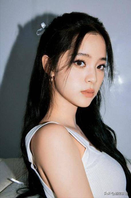 欧阳娜娜遭威胁后续：央媒发声力挺，外公身份不简单，罚款成笑话