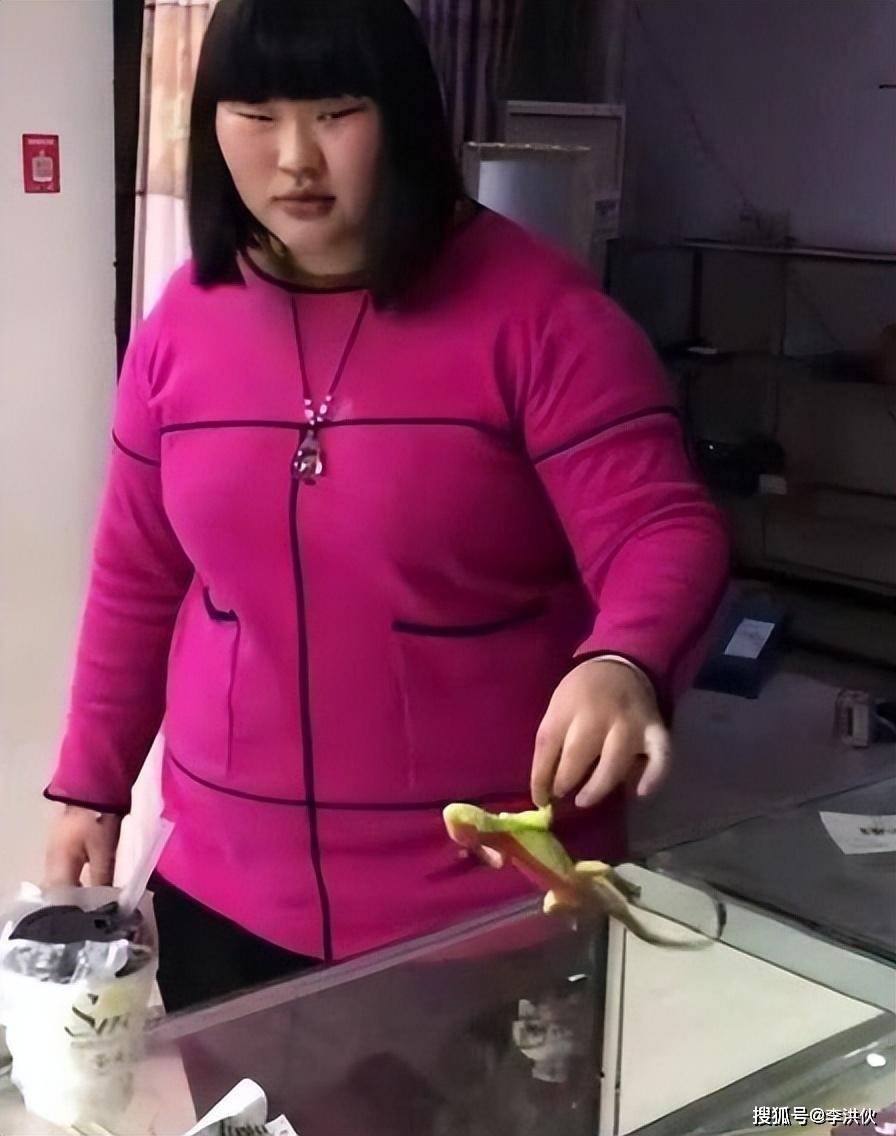朱家有女初长成，大衣哥26岁女儿开店当老板，不少人纷纷上门提亲