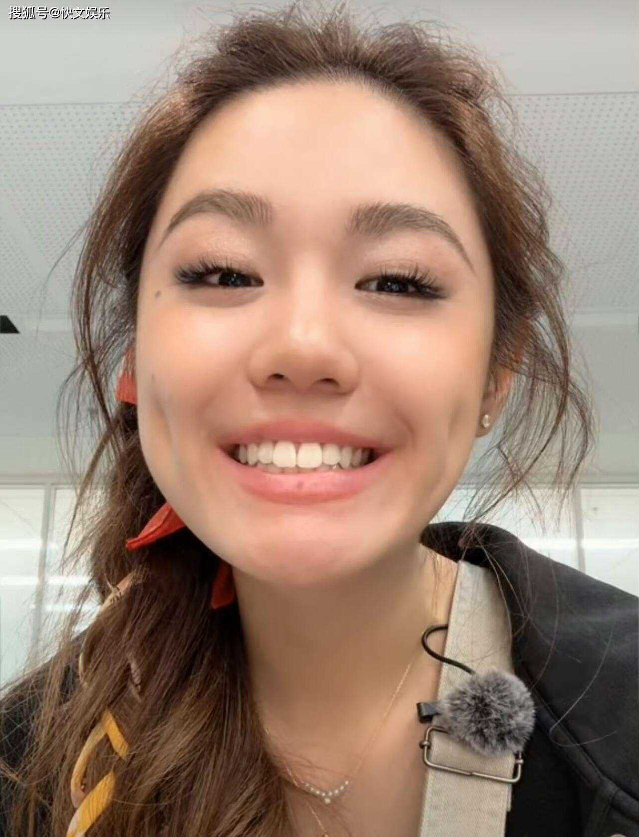 钟镇涛官宣女儿正式出道，他的女儿不仅长得漂亮，唱歌还很好听