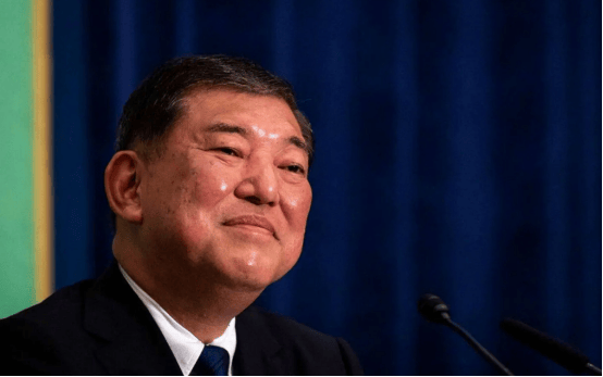 日本坐不住了，辽宁号航母战斗群抵近关岛？美媒：距离之近已创纪录