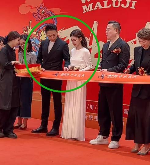 马筱梅晒家长群消息，吐槽玥儿活动2000太贵，和大S教育观太不同