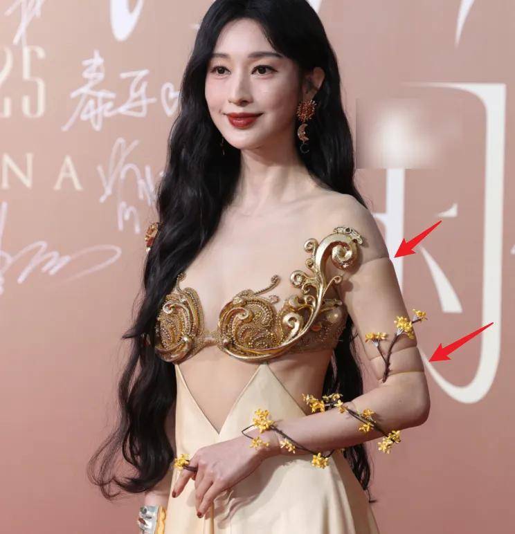 COSMO红毯高清生图：刘诗诗法令纹遮盖不了姚晨面色憔悴疲惫2025年6月16日  第6张