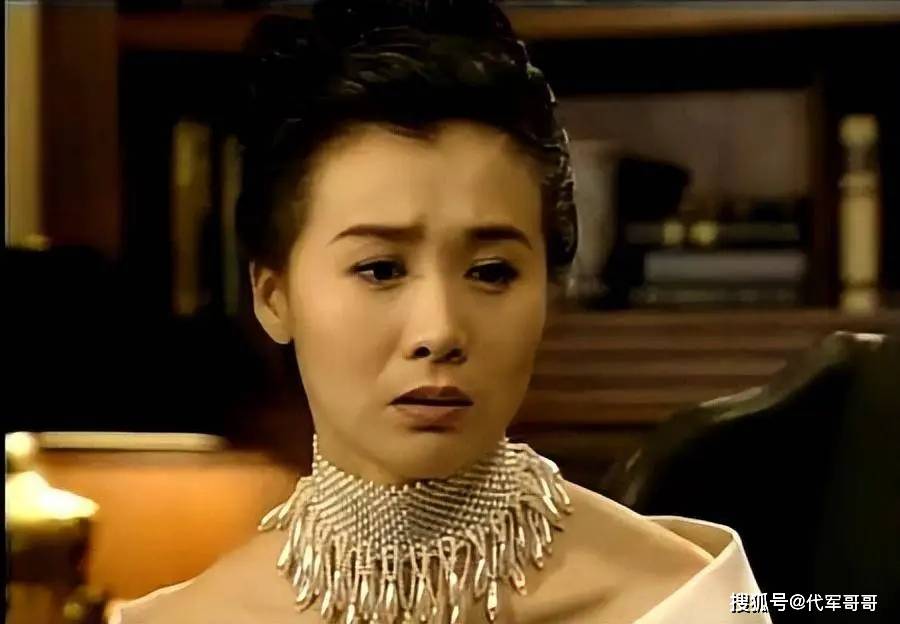 李媛媛墓地现状：杂草丛生似遗忘角落，鲜亮照片诉说昔日风华