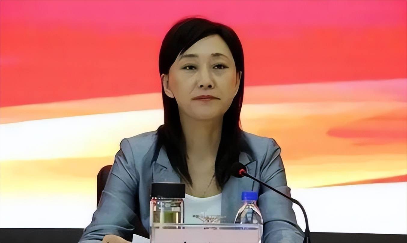 女市长许爱莲，敛财5亿加拿大20套房产，后台关系通天