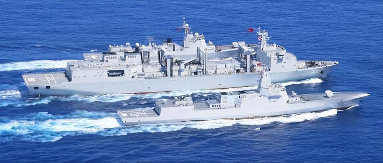 相距仅45米！中日战机发生激烈对峙，歼15突然横穿P-3C，日本破防​​
