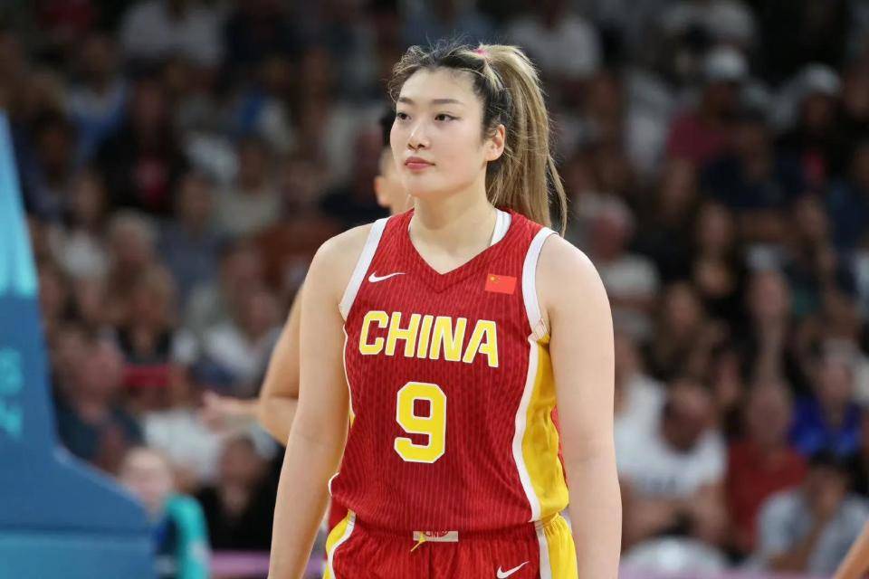 秦纲死在301医院是哪一集啊:女篮大战将至！央视6月26日直播中国队比赛，李梦最新动向曝光