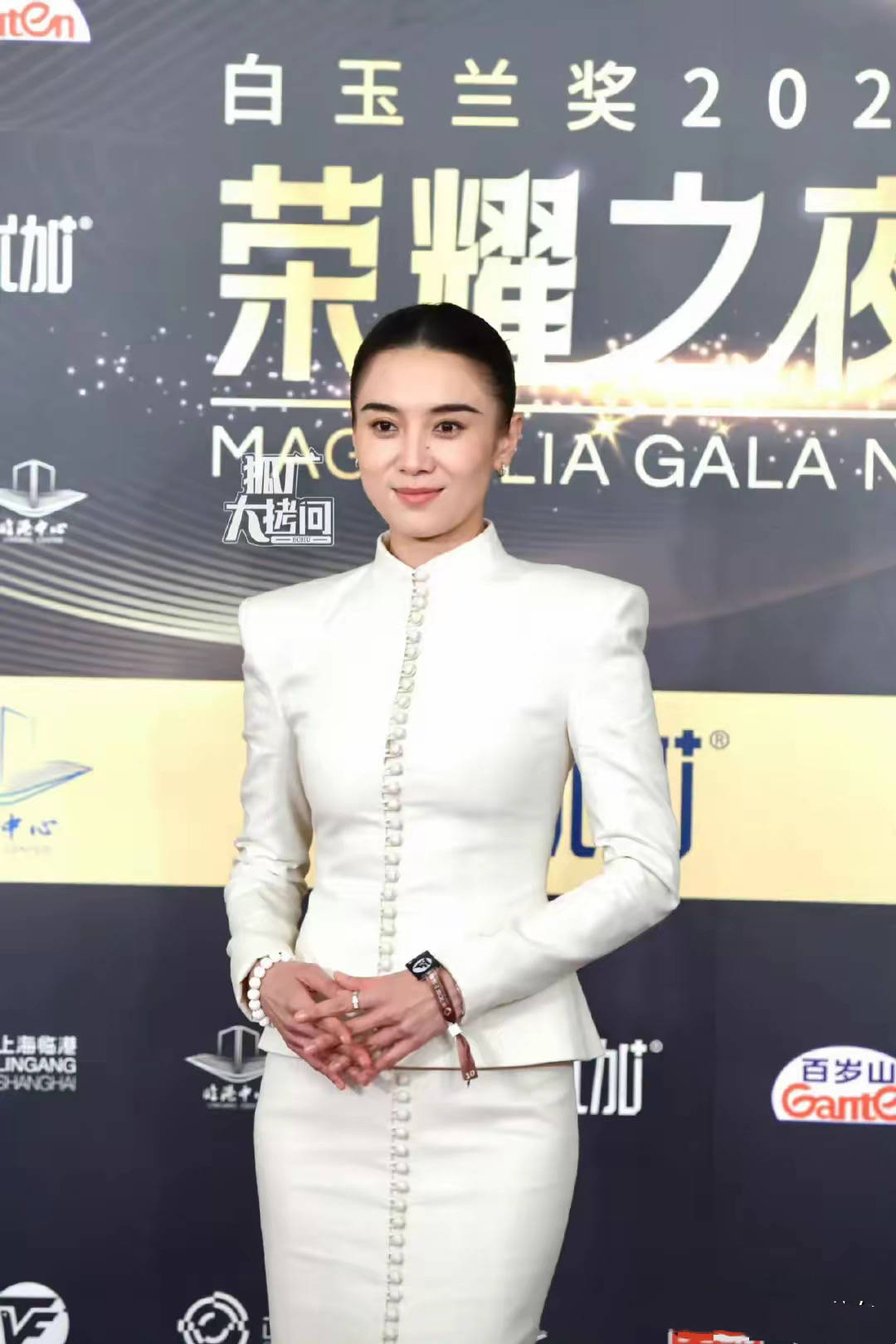 这一夜，宋佳的霸气、闫妮的温柔，都不及刘亦菲珠圆玉润的贵气