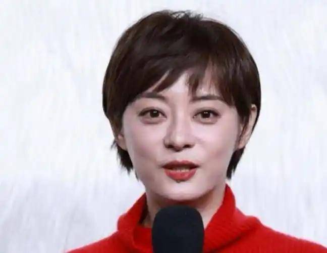 赵丽颖被嘲不合群？杨幂高情商获赞，多年“明争暗斗”胜负揭晓
