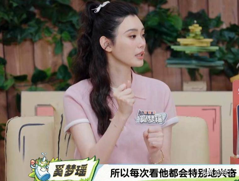 奚梦瑶自曝坐月子后遗症，镜头下移惊现腿部问题，豪门富太也难逃此困扰