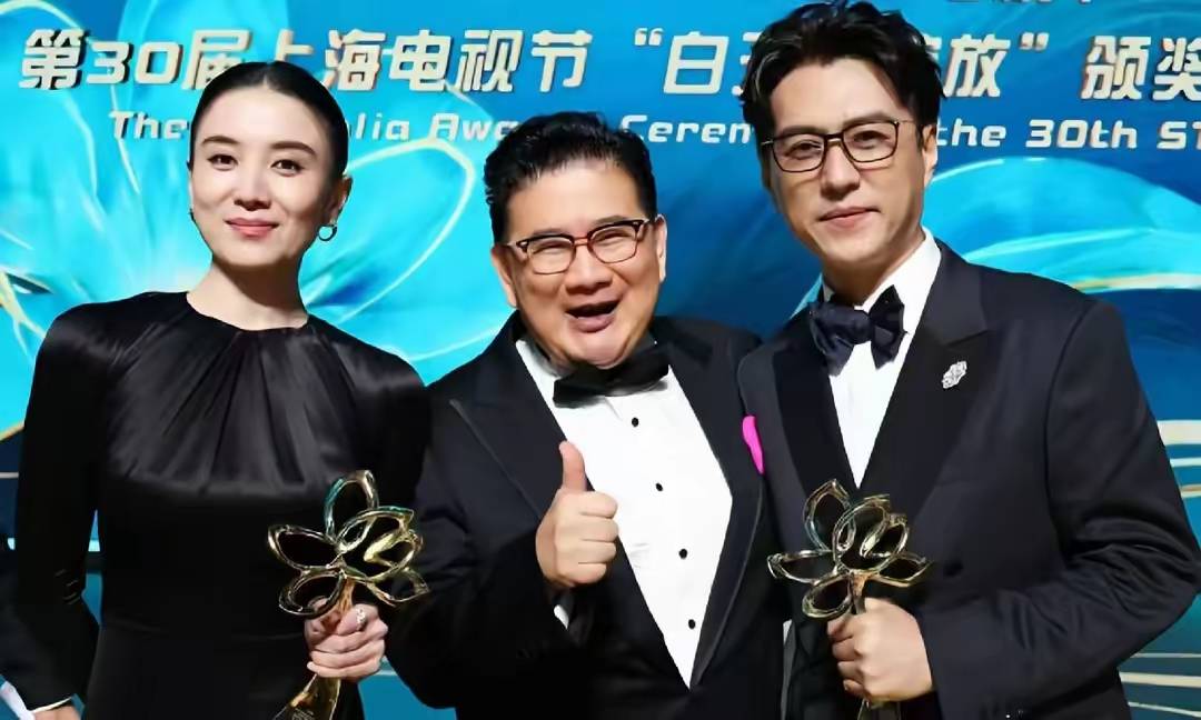 “咸猪手”风波！一张大合影撕破白玉兰晚会的体面