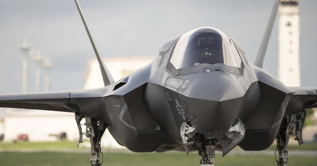 歼-20与F-35A东海上空“过招”：美军占不到便宜，只能灰溜溜离开