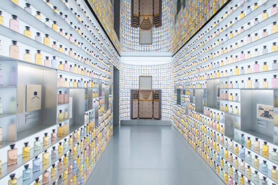 教授你你慢一点:刘亦菲、宋茜、王楚钦等众星登船！“路易号”在上海起航