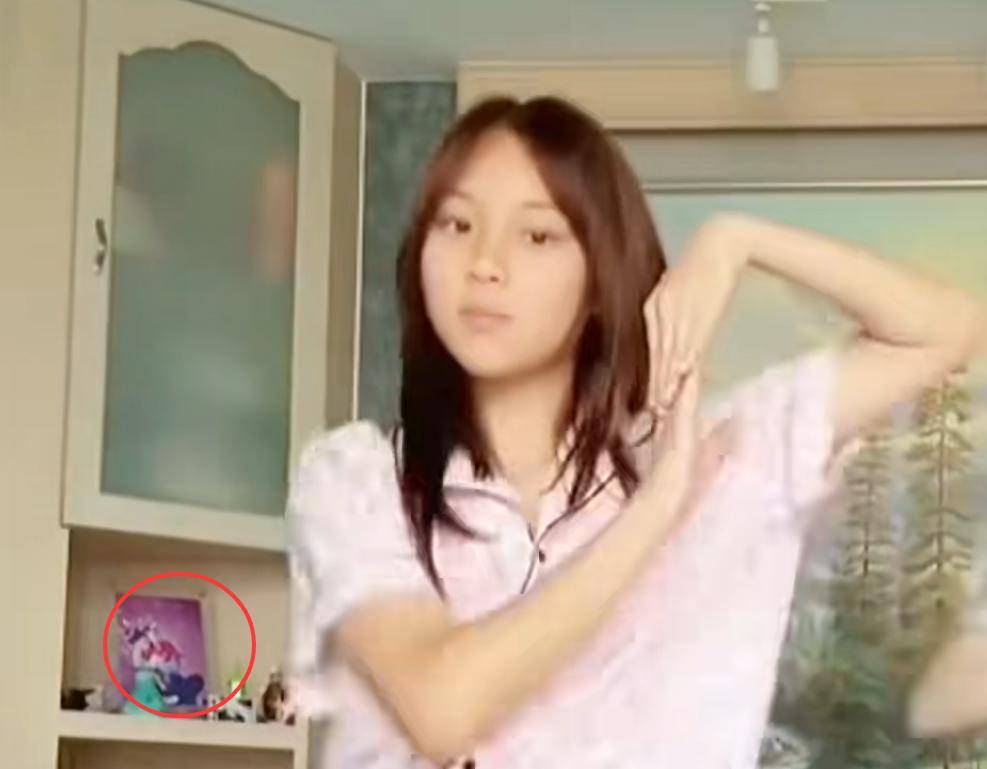李小璐被曝二胎生子，与贾乃亮早成过去式，甜馨成负面消息接盘侠