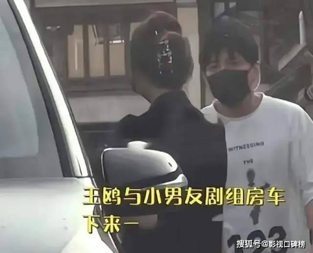 王鸥女儿曝光，大约2岁左右，被曝她与何九华已低调领取结婚证