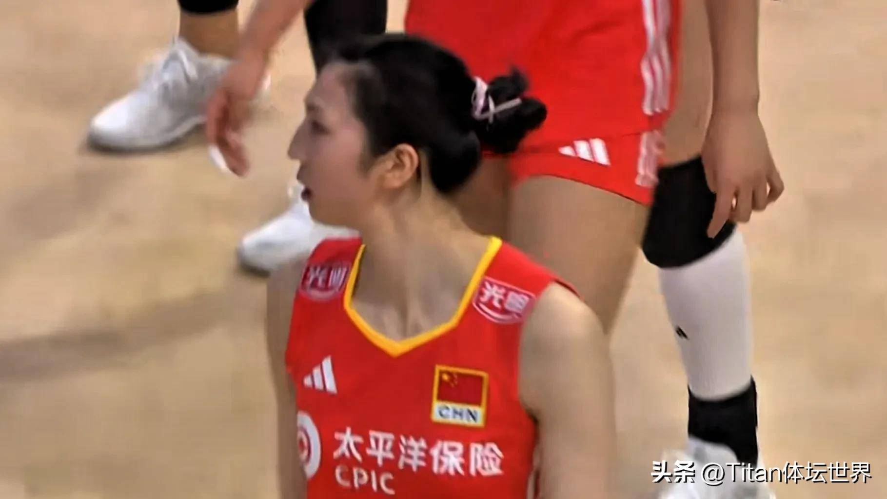 中国女排遭压制，一传拦网成关键，吴梦洁独木难支