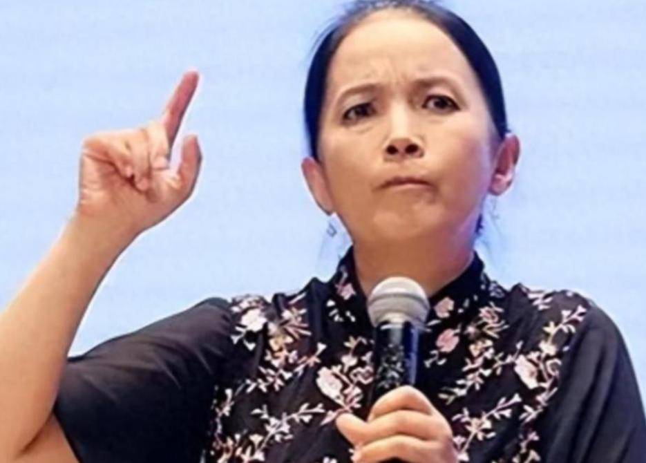 移居美国多年，吕丽萍再犯“老毛病”，官方出手撕碎她的体面！
