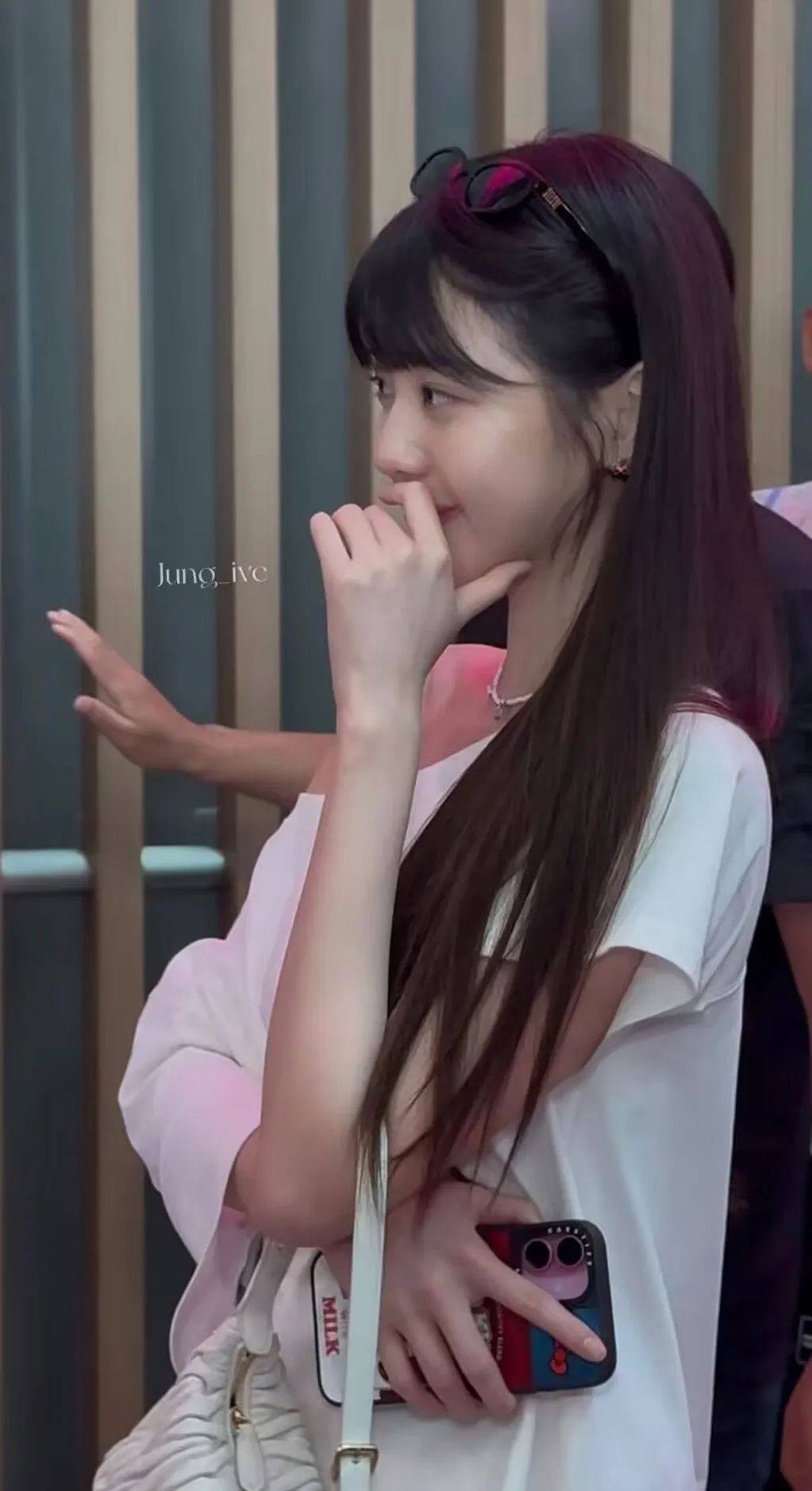 韩国女星张元英被臭到捂鼻!继林允儿后她也被异味袭击