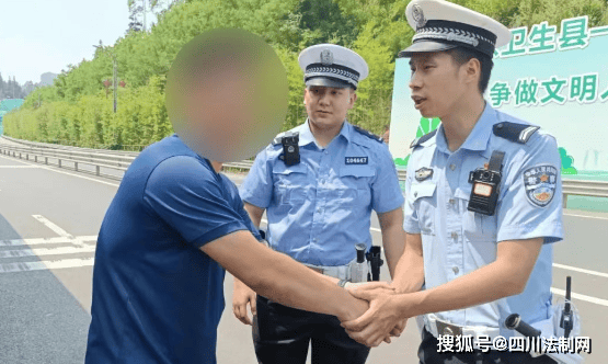 求助！导航失效！警察：跟我走！