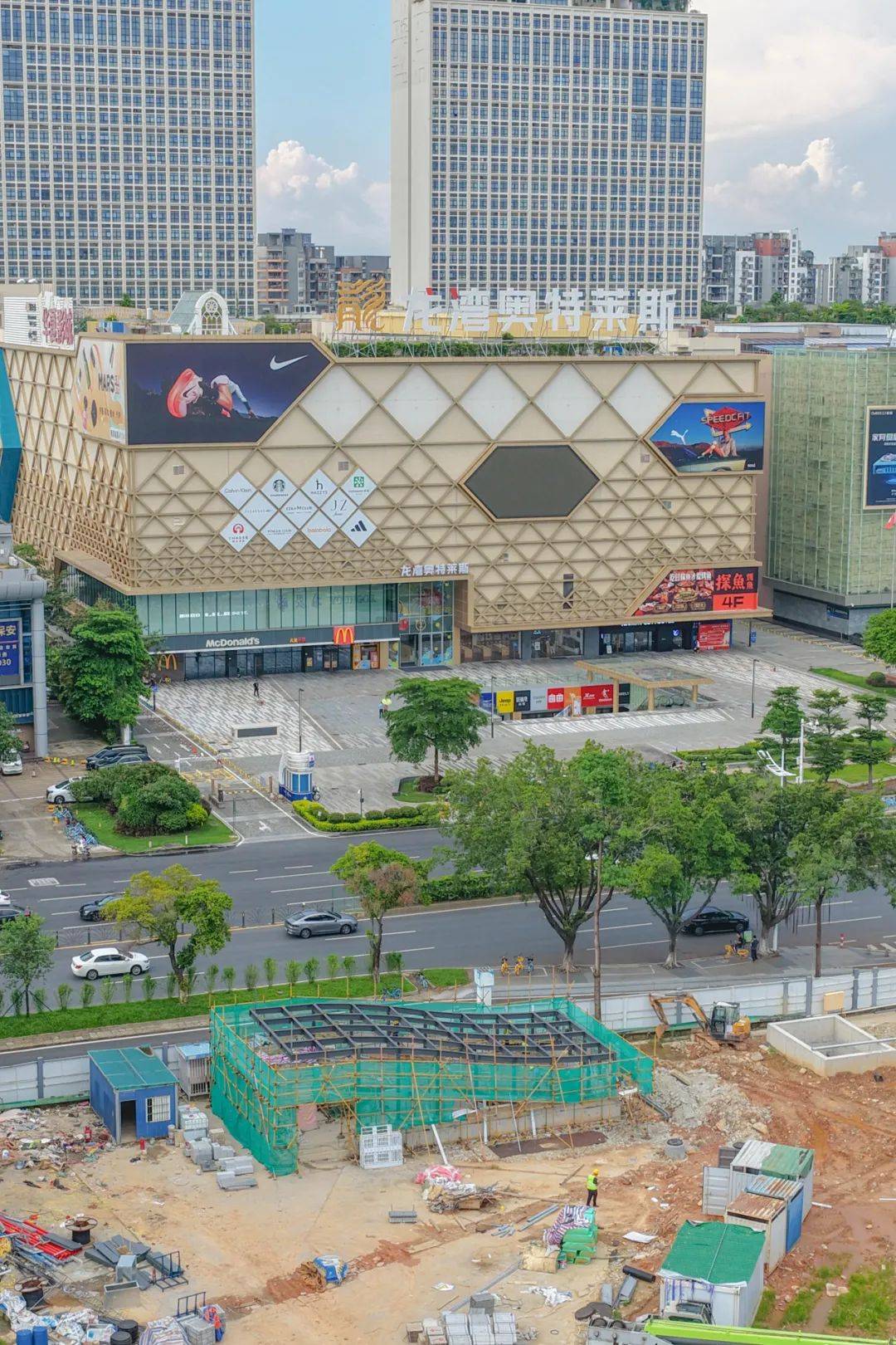 现场直击！东莞轨道交通1号线万江段地铁口在“冒头”啦