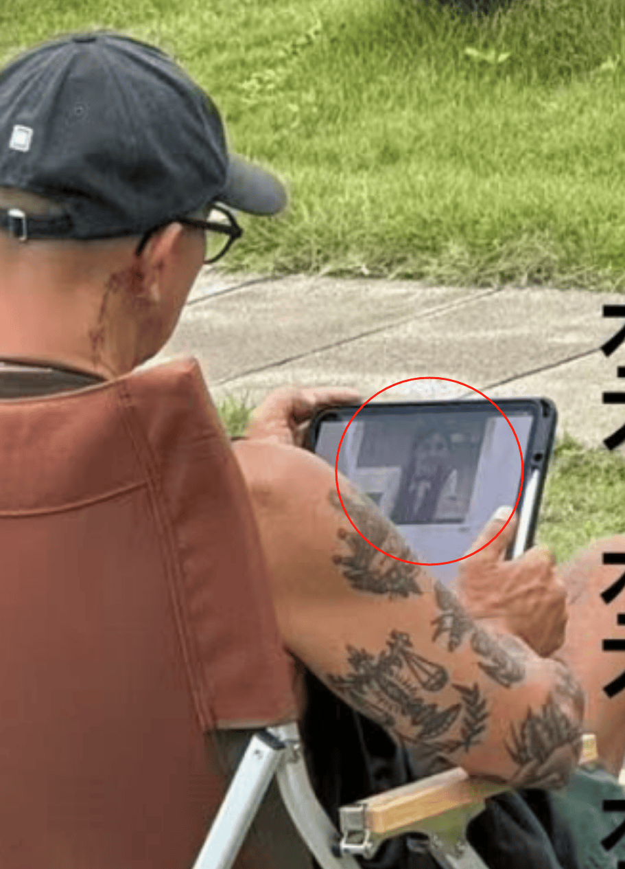 大S墓碑曝光！具俊晔用韩文署名刻字永远怀念，周边摆满照片和花