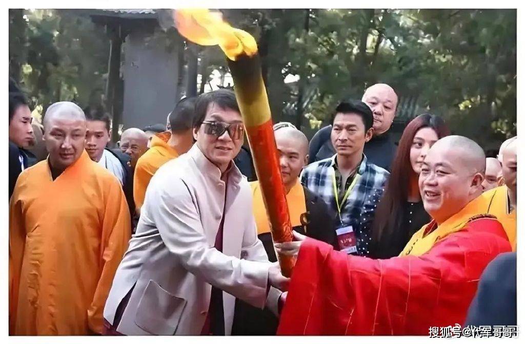 盘点曾与释永信合影的10位明星，看看都有谁？