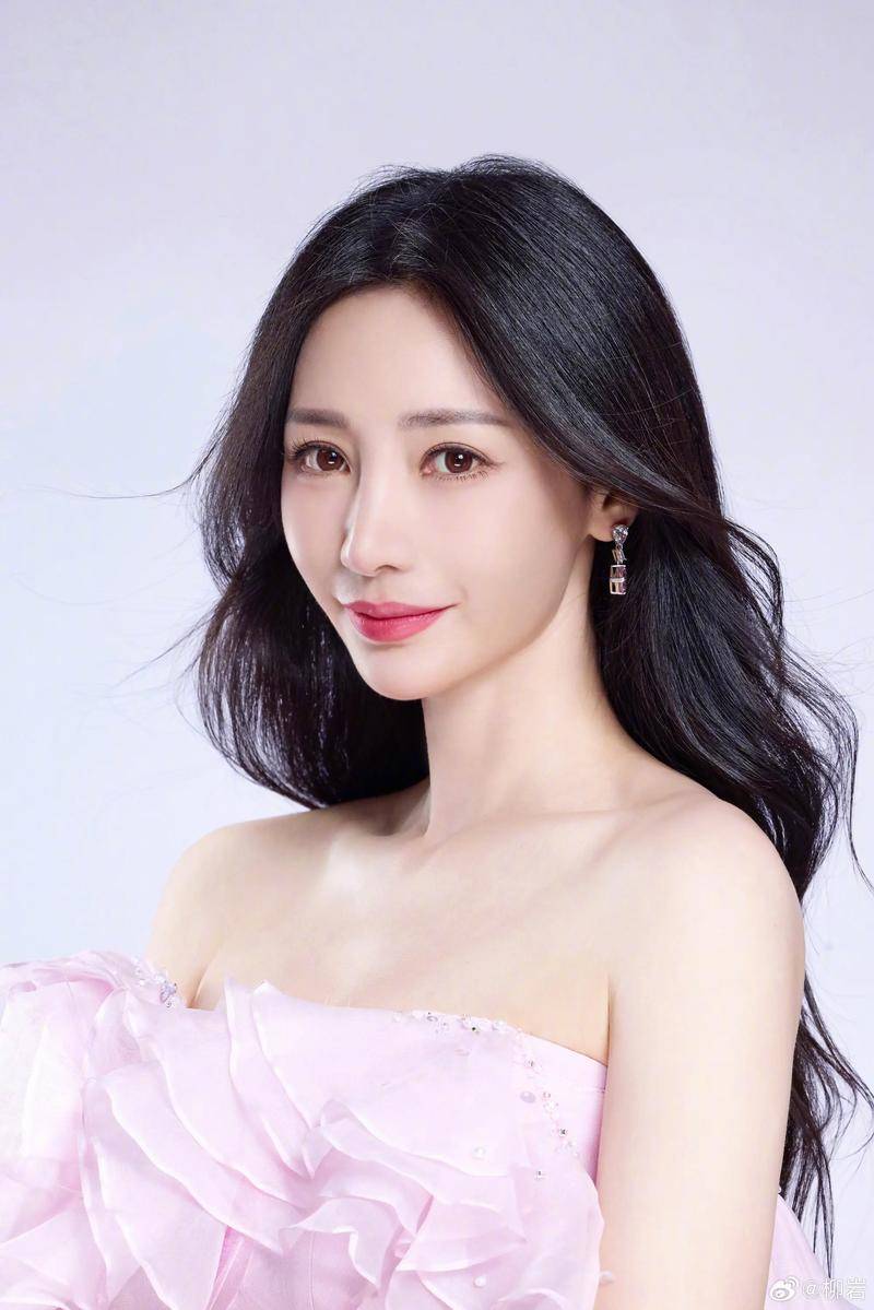 “亲爱的柳岩女士，时代终于跟上你了”：一场迟来的集体致敬